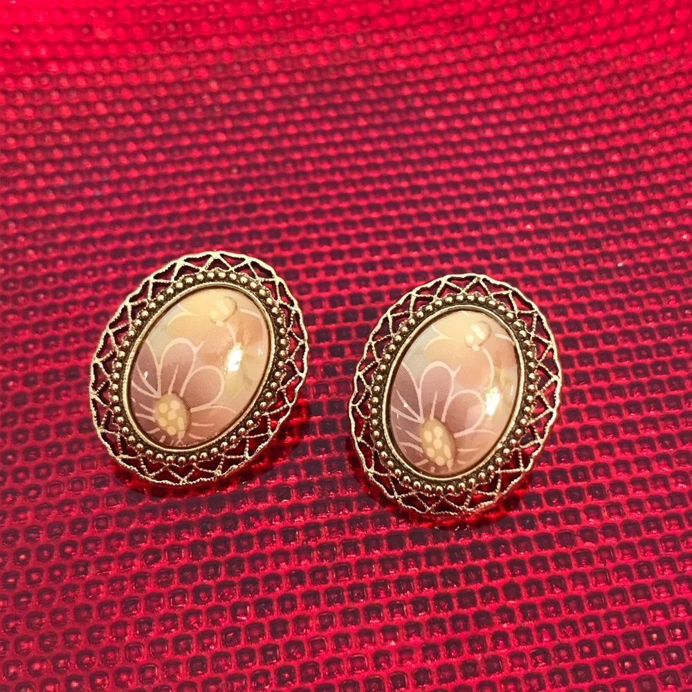 Gold Tone Oval Earrings With Flower Center